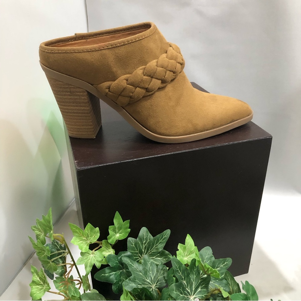 Universal Thread Avis heeled booties | Size 7.5 | Faux suede |Cognac color - Picture 2 of 11